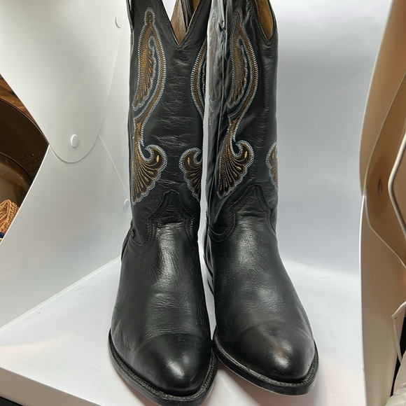 Black Leather Cowboy Boots with Embroidered Design - Picture 9 of 15